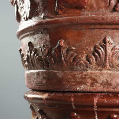 Große Terrakotta-Vase mit Ständer