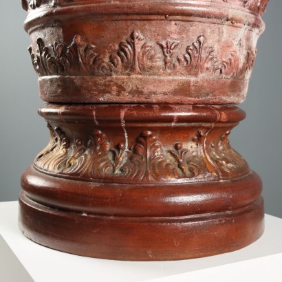 Große Terrakotta-Vase mit Ständer