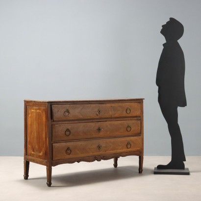 Neoclassical chest of drawers