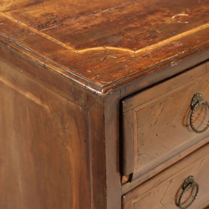 Neoclassical chest of drawers