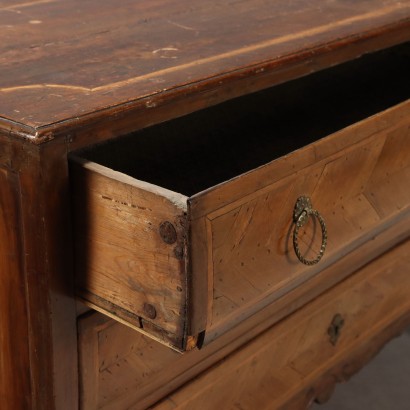 Neoclassical chest of drawers