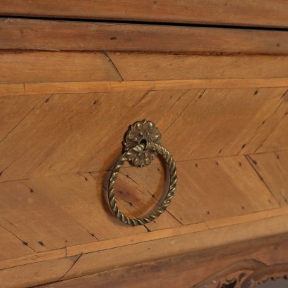 Neoclassical chest of drawers