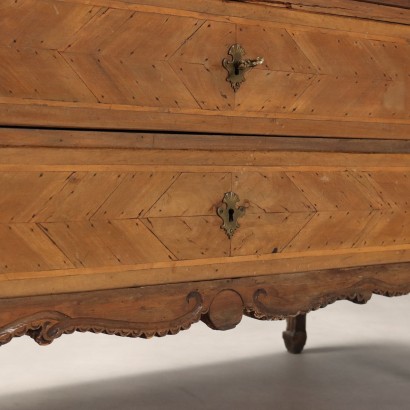 Neoclassical chest of drawers