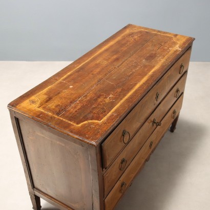 Neoclassical chest of drawers