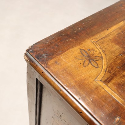 Neoclassical chest of drawers