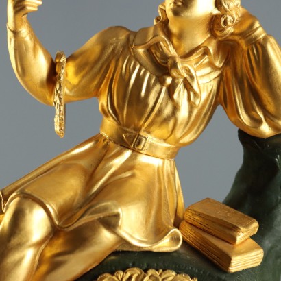 Antike Tischuhr in einem Holz- und Glasgehäuse aus dem 19. Jahrhundert_1330504 Tischuhr in Vitrine