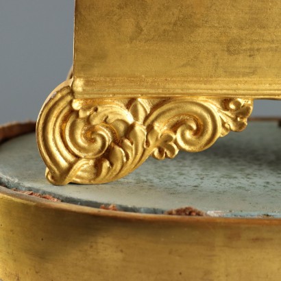 Antike Tischuhr in einem Holz- und Glasgehäuse aus dem 19. Jahrhundert_1330508 Tischuhr in Vitrine