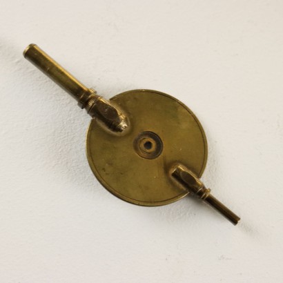 Antike Tischuhr in einem Holz- und Glasgehäuse aus dem 19. Jahrhundert_1330513 Tischuhr in Vitrine