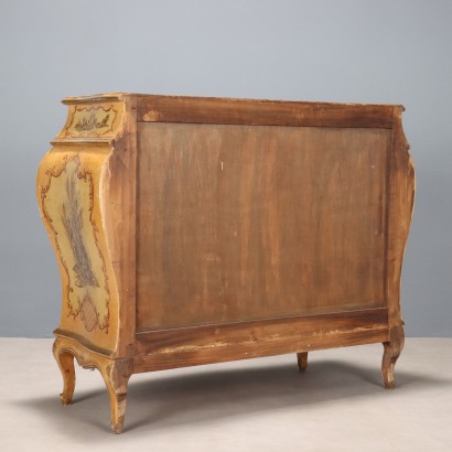 Commode de style baroque