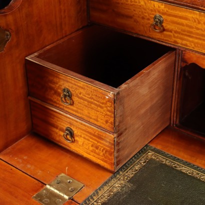 Englisches Bücherregal, englisches Bücherregal aus Satinholz