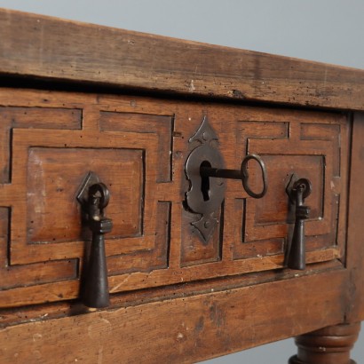 TABLE, Table en noyer