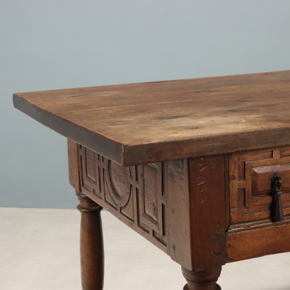 TABLE, Table en noyer