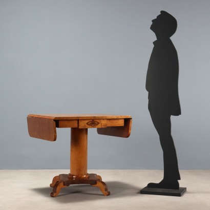 Couchtisch mit Scharnieren