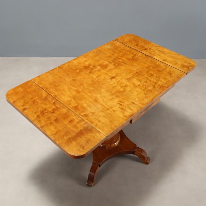 Couchtisch mit Scharnieren