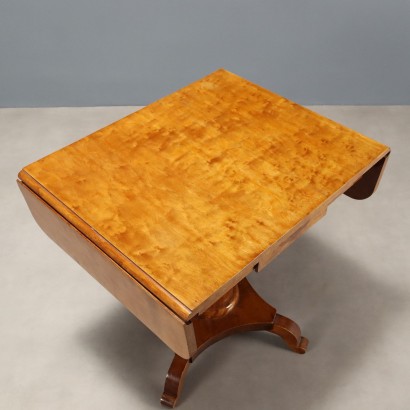 Couchtisch mit Scharnieren