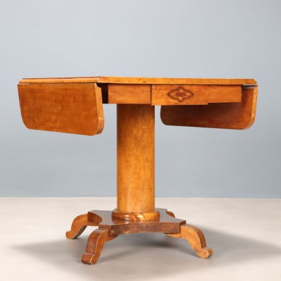 Couchtisch mit Scharnieren