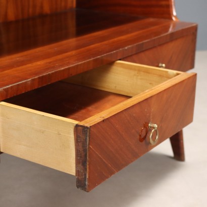 Armario de los años 60 con estantes