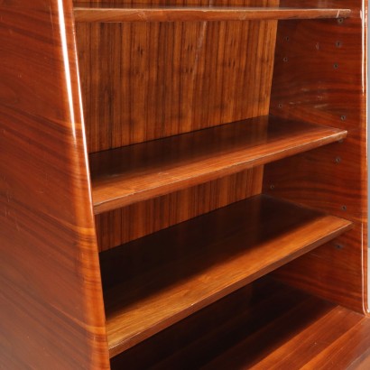 Armario de los años 60 con estantes