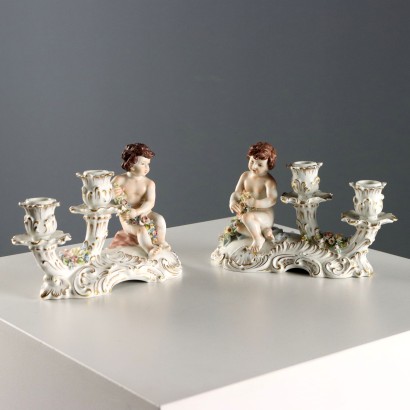 Paire de bougeoirs en porcelaine, Manufacture de Capodimonte