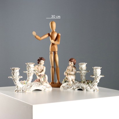 Par de candelabros de porcelana para hombre
