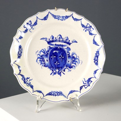 Gruppe von vier Keramiktellern