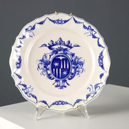 Gruppe von vier Keramiktellern