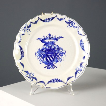 Gruppe von vier Keramiktellern