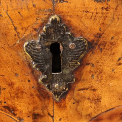 Cómoda, Cómoda barroca, Cómoda barroca en nogal