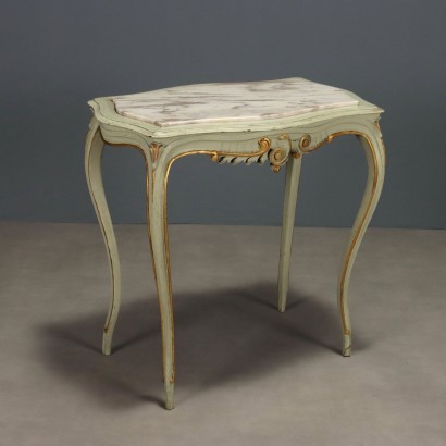 Stylish Coffee Table in Lacquered Wood