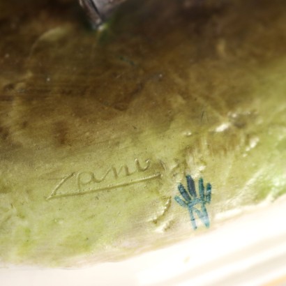 Junge Frau zu Pferd in Keramik