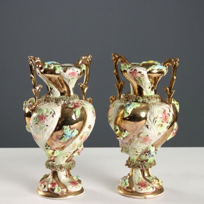 Par de jarrones con fabricación de platos