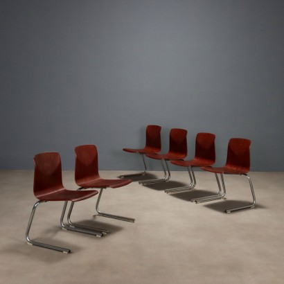 Seis sillas apilables de la década de 1960