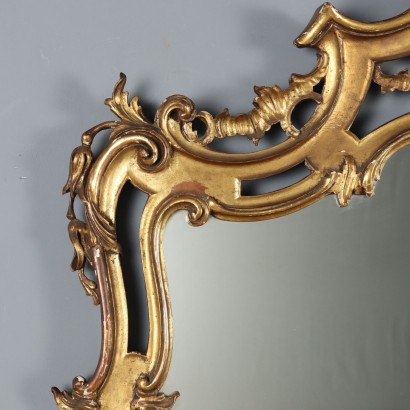 SPIEGEL, geschnitzter und vergoldeter Holzspiegel