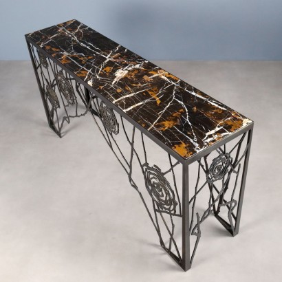 Konsole, Konsole aus Messing mit einem Motiv