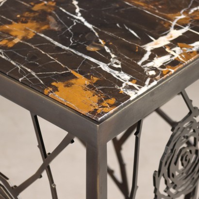 Konsole, Konsole aus Messing mit einem Motiv