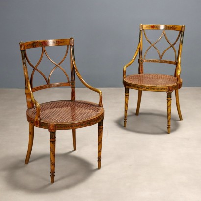 Paar lackierte und bemalte Walnussholz-Sessel