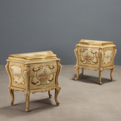 Paire de tables de chevet de style baroque vénitien