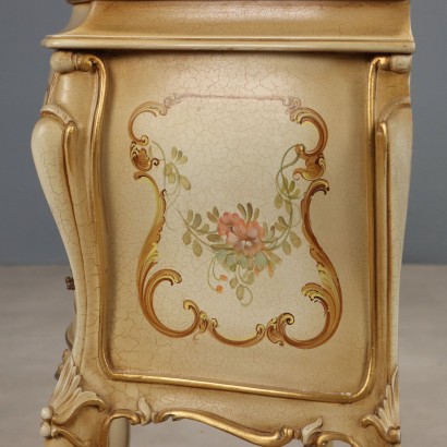 Paire de tables de chevet, Paire de tables de chevet de style baroque, Paire de tables de chevet de style baroque