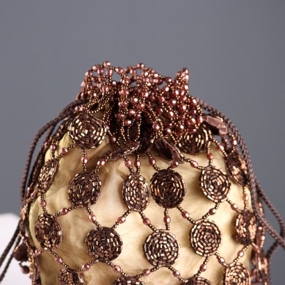 Monedero de cuentas marrones