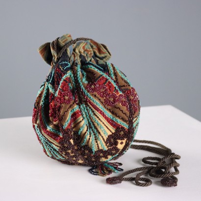 Monedero con bordado de cuentas