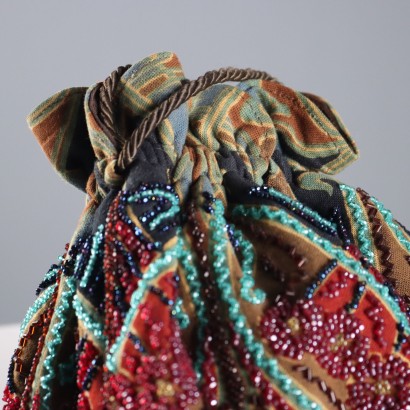 Monedero con bordado de cuentas