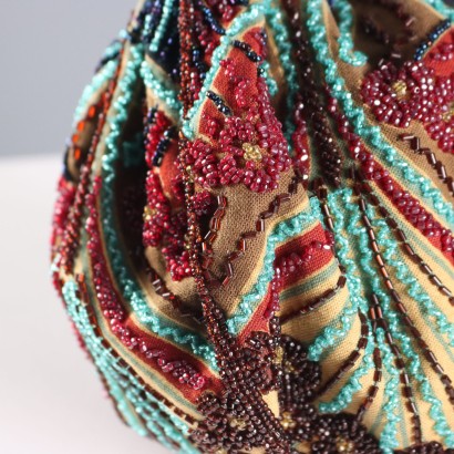 Monedero con bordado de cuentas