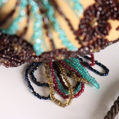 Monedero con bordado de cuentas