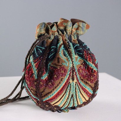 Monedero con bordado de cuentas