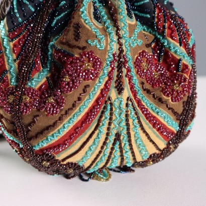 Monedero con bordado de cuentas