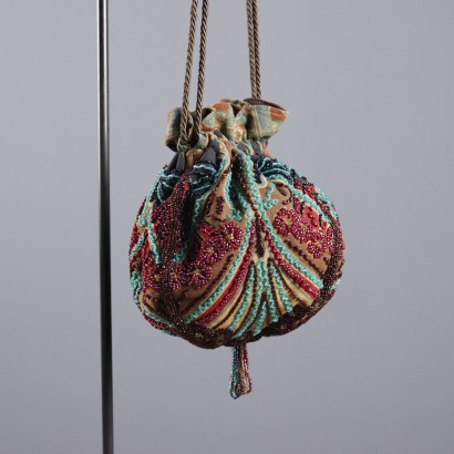 Monedero con bordado de cuentas