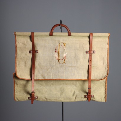 Koffer aus besticktem Stoff