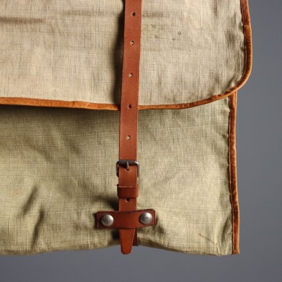 Koffer aus besticktem Stoff