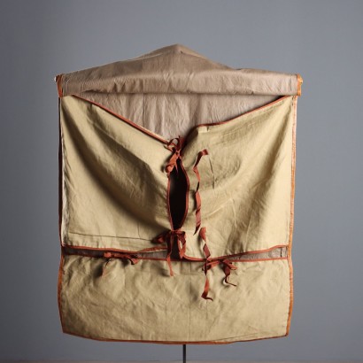 Koffer aus besticktem Stoff