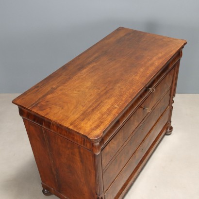 Kommode, Louis Philippe Kommode aus Nussbaum und Rad